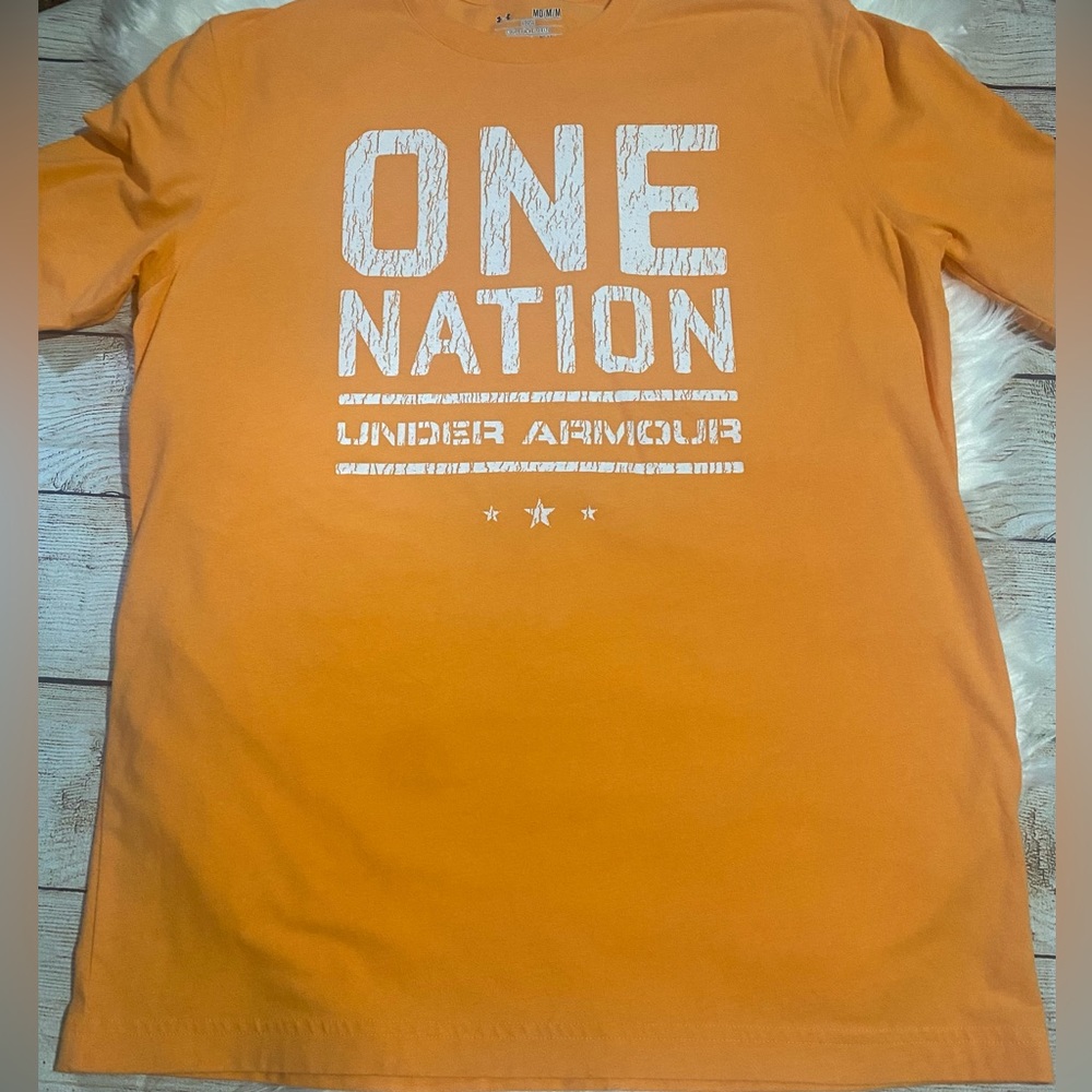 Mens size medium Under Armour T-shirts.